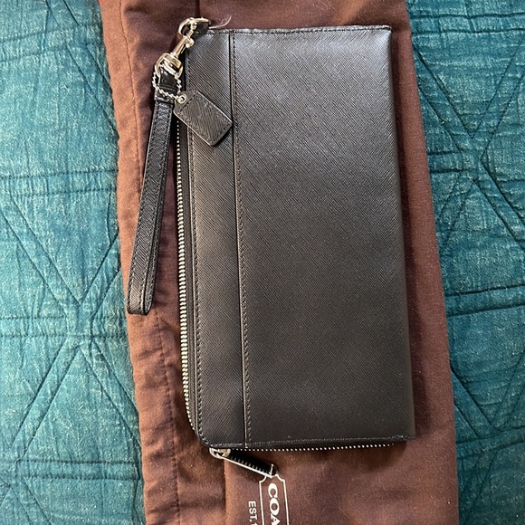 Coach zippered wallet/wristlet - Picture 2 of 13